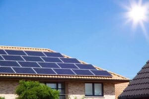 Casa amb plaques solars