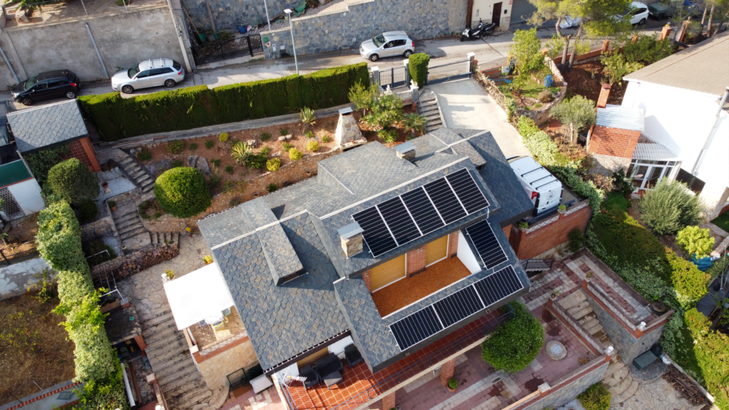 Instalación de placas solares en Corbera de Llobregat