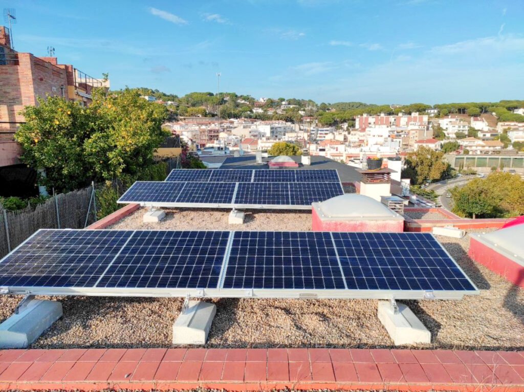 Instal·lació plaques solars a Sant Pol de Mar
