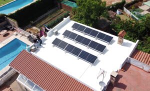 Paneles solares en vivienda del Vallés