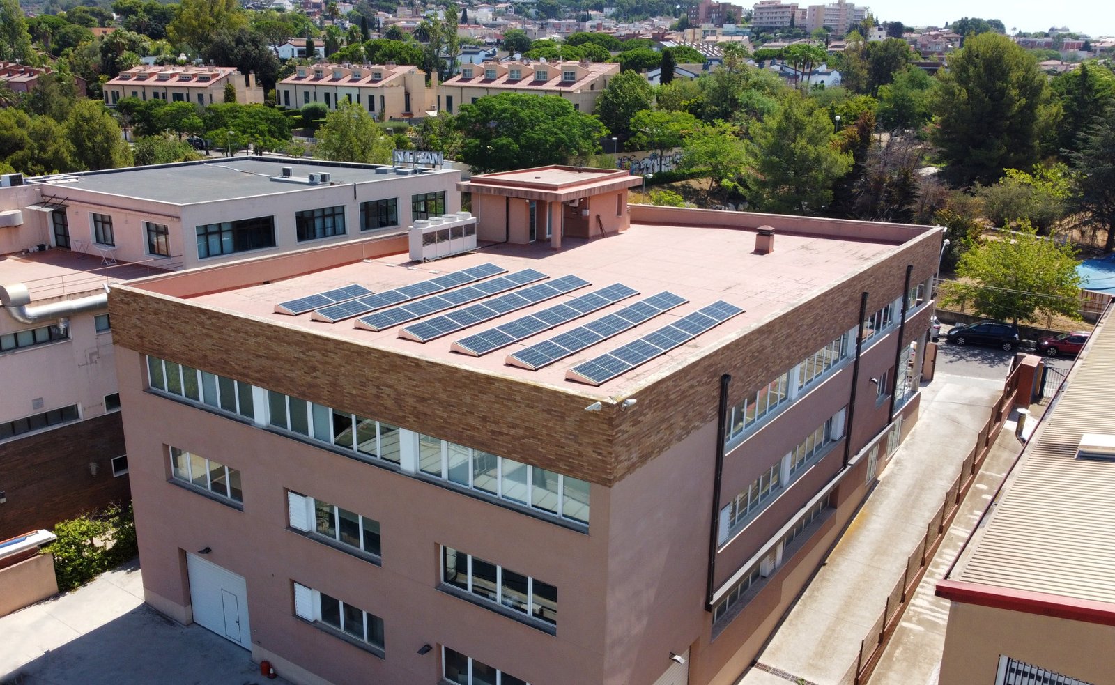 Instal·lació industrial de plaques solars a Sant Just Desvern