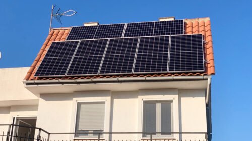 Instal·lació de plaques solars a Vallirana